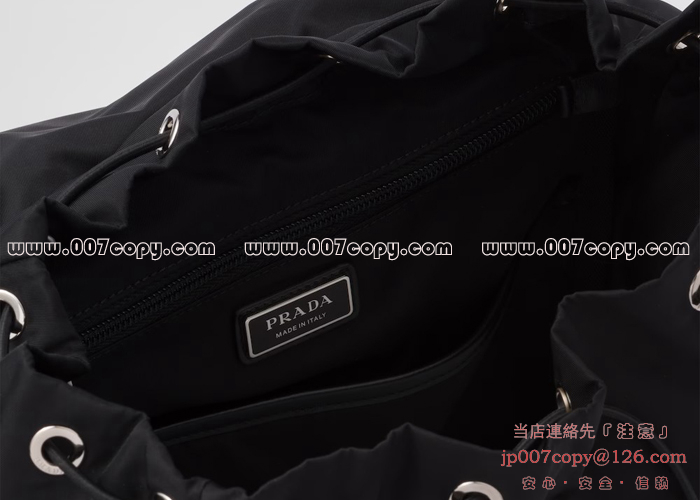 プラダ バッグ 偽物 Re-Nylon xブラッシュドレザー バックパック プラダ バッグ 偽物 Re-Nylon xブラッシュドレザー バックパック
